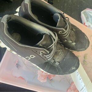 On cloud tennis shoes